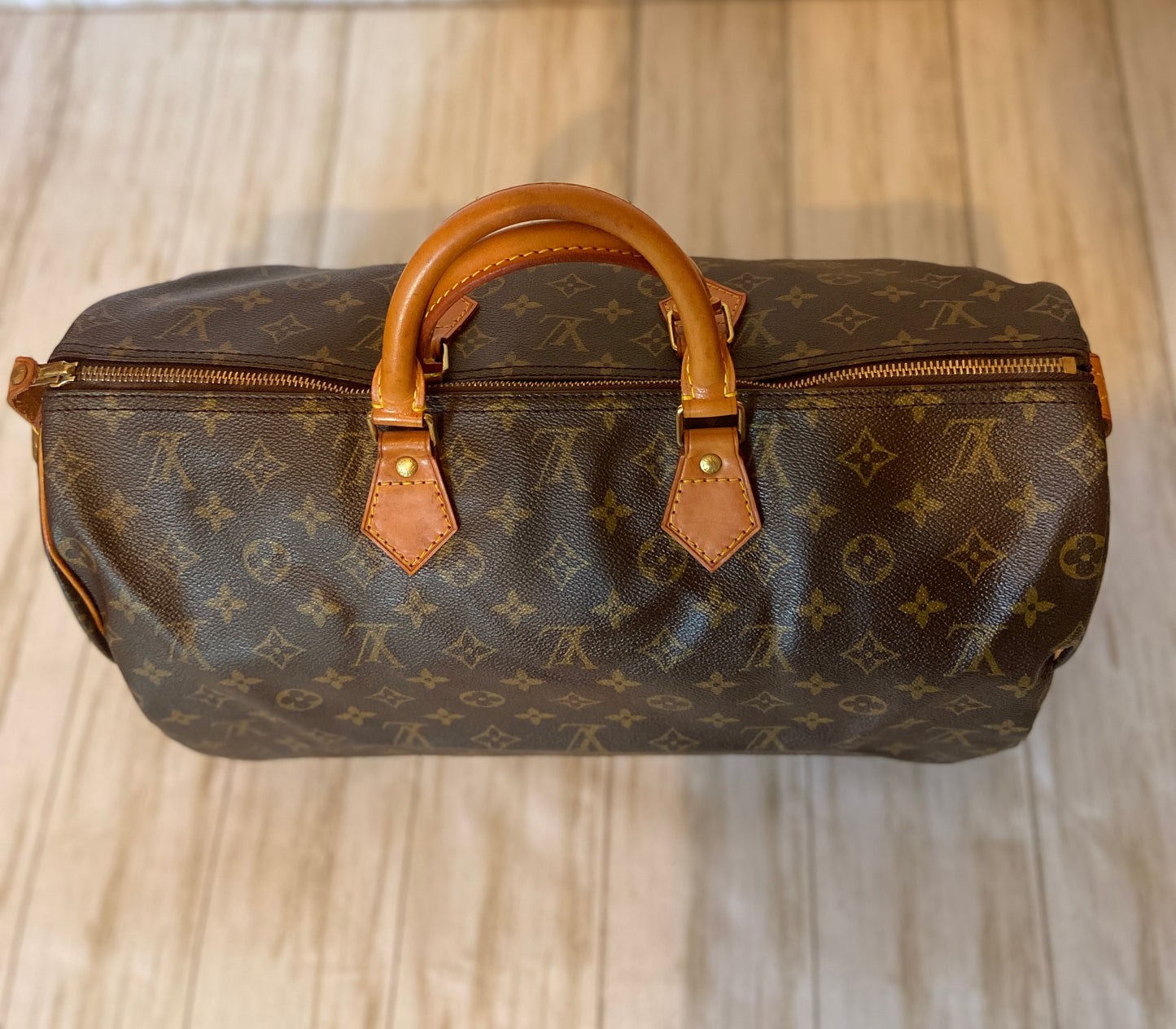 Louis Vuitton Monogram Speedy 40