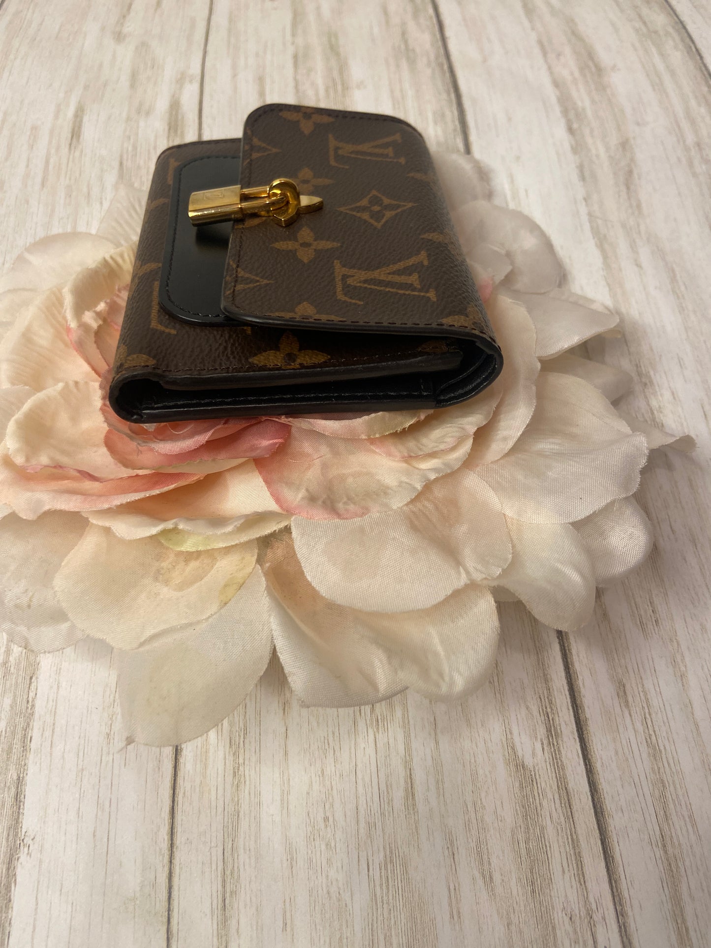 LOUIS VUITTON FLOWER LOCK WALLET